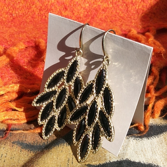 Elegant Gold & Black Earrings - Picture 2 of 5
